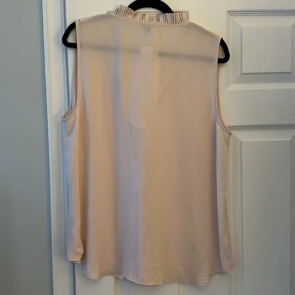 Ruffle trim Shell - Picture 2 of 2